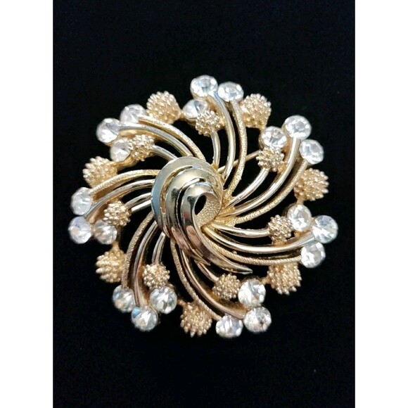 Trifari Jewelry - Trifari Vintage Signed Gold Tone Spirial Brooch